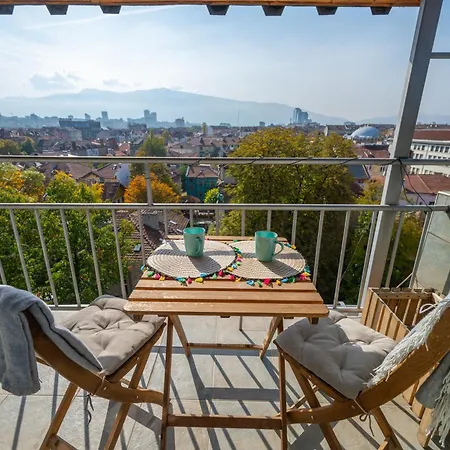 Bright 1bdr With Balcony Апартамент *