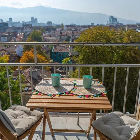 Апартамент Bright 1bdr With Balcony *