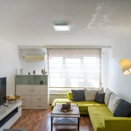 Bright 1bdr With Balcony Апартаменты София