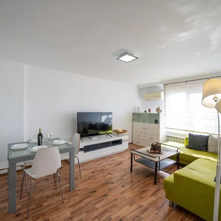 Bright 1bdr With Balcony *