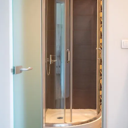 Апартаменты Bright 1bdr With Balcony