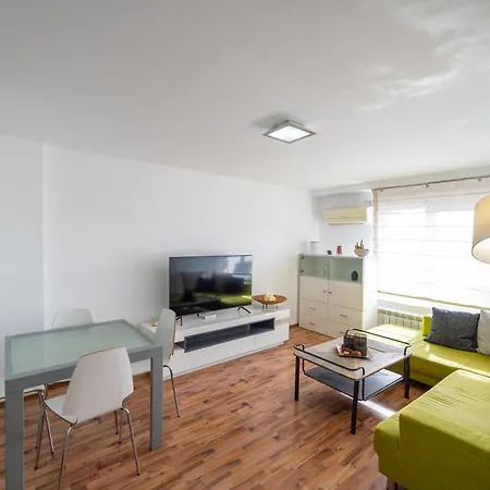 Bright 1bdr With Balcony София