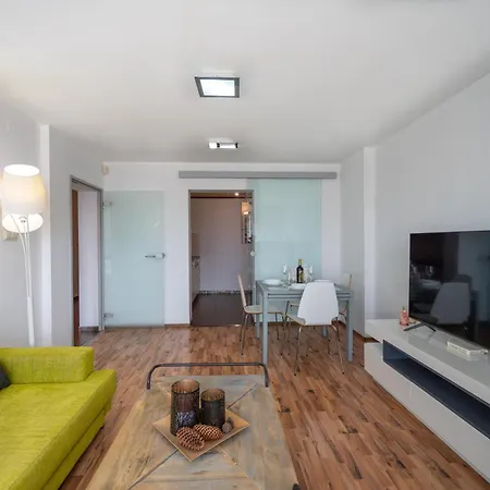 Апартаменты Bright 1bdr With Balcony
