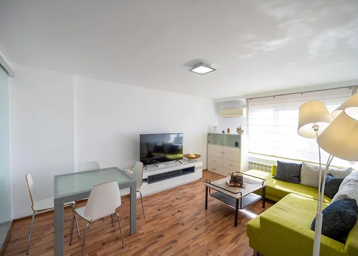 Bright 1bdr With Balcony סופיה