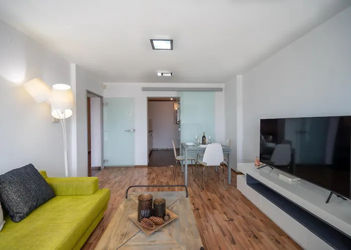 דירה Bright 1bdr With Balcony