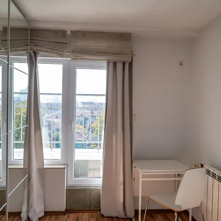 Bright 1bdr With Balcony Апартамент