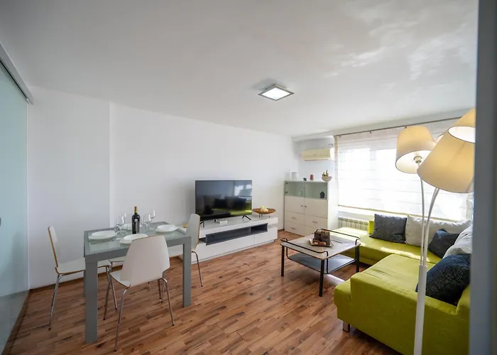 Bright 1bdr With Balcony *